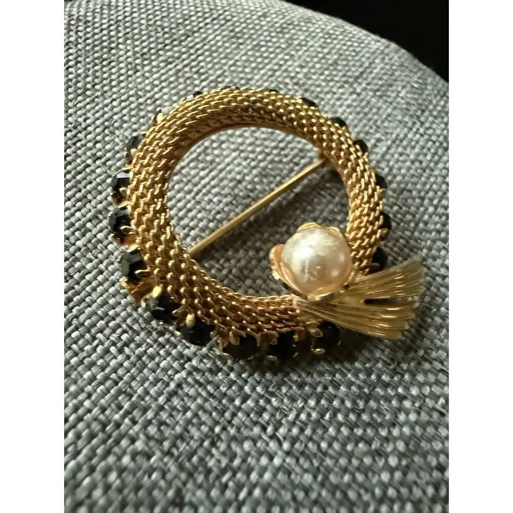 Vintage Made In Austria Mesh Rhinestone Wreath Brooch Gold Tone Faux Pearl Retro
